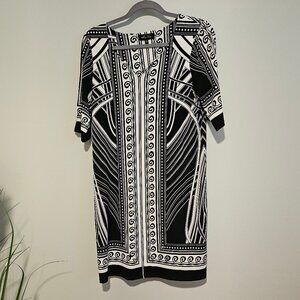 Women's Black and White Abstract Shift Dress, Medium